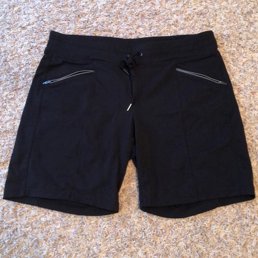 Athleta Women’s Shorts with 8 in. Inseam (L)